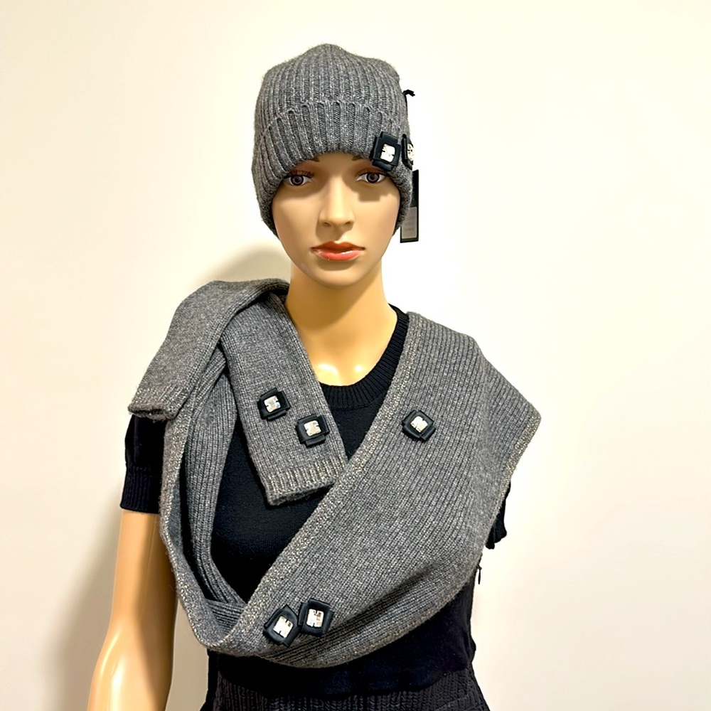 Pale Cloud girls set in grey: hat, gloves and scarf